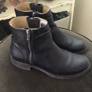 Black leather Frye booties
